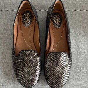 Clarks Snakeskin Patterned Loafers in Black and Gray